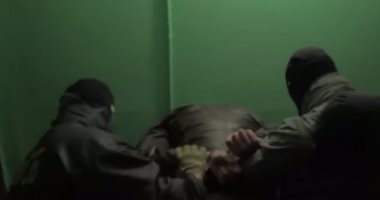 فيديو.. الأمن الروسى يعتقل مواطنين كانا يعدان لعمل إرهابى تزامنا مع رأس السنة