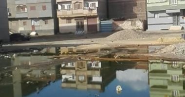 قارئ يشكو انتشار مياه الصرف الصحى بقرية ميت عاصم فى الدقهلية