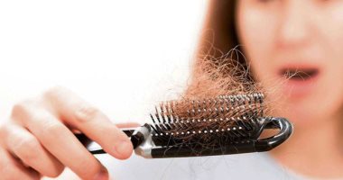 ما العلاقة بين فقدان الشعر عند النساء وانقطاع الطمث.. طرق الوقاية والعلاج