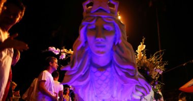 المصلون يحيون "ملكة البحر" بأشهر شواطئ البرازيل قبل احتفالات رأس السنة