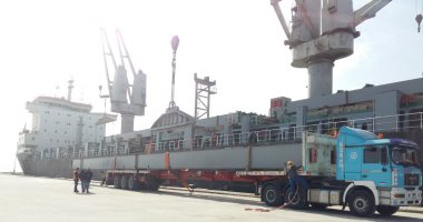 صور.. معدات كوبرى الفردان تصل موقع العمل والسفينة CS flourish تغادر ميناء شرق بورسعيد