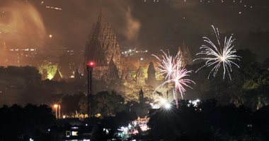الألعاب النارية تنفجر فى سماء عواصم دول العالم احتفالا بليلة رأس السنة