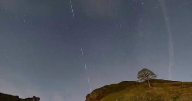 ظهور الأقمار الصناعية بمشروع SpaceX للانترنت الفضائي في سماء الليل