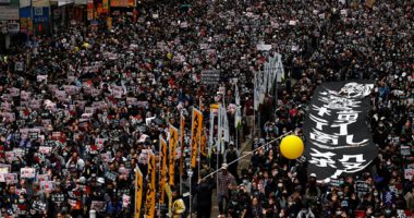 مسيرة بهونج كونج احتجاجا على سياسة التجار الصينيين