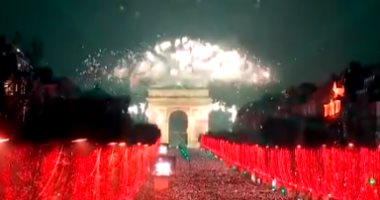 باريس تحتفل بالعام الجديد 2020 بإطلاق الألعاب النارية.. فيديو