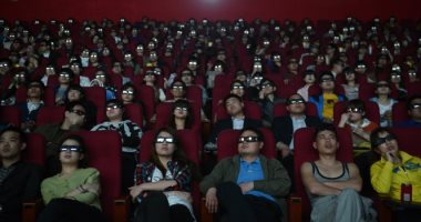 دور السينما الصينية ترفع الحد الأقصى لطاقتها الاستيعابية مع تحسن الوضع الوبائى