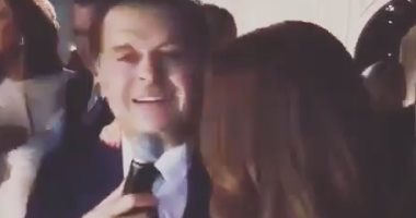فيديو.. راغب علامة يرقص مع زوجته على موسيقى رومانسية فى رأس السنة