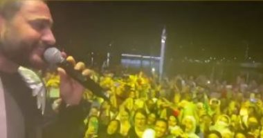 فيديوهات جديدة من حفل تامر حسنى فى أبوظبى.. و"حلو المكان" تشعل حماس الجمهور