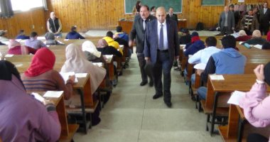 رئيس جامعة المنيا: حظر دخول الطلاب الحرم الجامعى بـ"البنطلون الممزق"