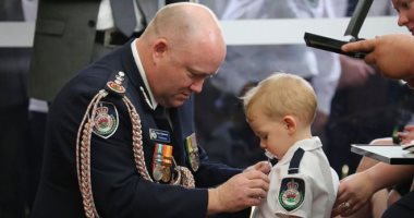 تفاصيل منح طفل عمره 19 شهرا وسام الشجاعة لإطفاء الحرائق فى أستراليا