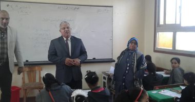 مدير تعليم الإسماعيلية يتفقد مدرسة الوحدة العربية لمتابعة امتحانات النقل