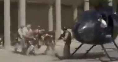 شاهد..لحظة هروب سفير أمريكا فى العراق بعد اقتحام متظاهرين مبنى السفارة