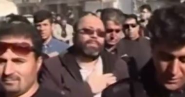 متظاهرون إيرانيون يقيمون طقوس شيعية أمام منزل قاسم سليمانى بطهران.. فيديو