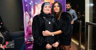صور.. زينة تحتفل بفيلمها الجديد "الفلوس" مع عائلتها وأقاربها وأصدقائها