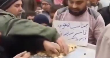 فيديو.. سوريون يوزعون حلوى فى الشوارع بعد تلقيهم خبر مقتل قاسم سليمانى