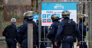 الشرطة الفرنسية تطلق النار على رجل يشهر سكينا