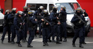 صور.. قتيلان ومصابون فى حادث طعن جنوب باريس والشرطة تقتل منفذ الهجوم