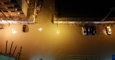 صور.. تجمعات كثيفة لمياه الأمطار بشوارع منطقة طوسون في الإسكندرية