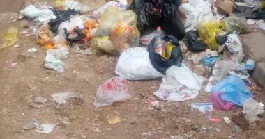 شكوى من انتشار القمامة بمنطقة الألف مسكن بجسر السويس