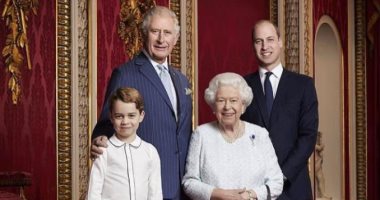 الملكة اليزابيث مع ورثتها الثلاثة فى صورة ملكية رسمية.. اعرف التفاصيل