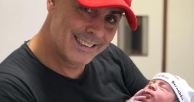 حكم أرجنتينى يطلق اسم "سانتياجو برنابيو" على مولوده الجديد.. صور