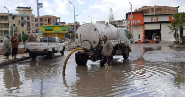سحب مياه الأمطار من الشوارع وصيانة المحولات الكهرباء بكفر الشيخ (صور)