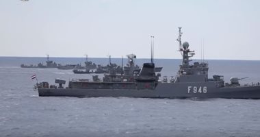 القوات البحرية المصرية تنقذ 37 فردا على متن لنش سياحى بنطاق قاعدة البحر الأحمر 