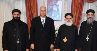 توافد الشخصيات العامة والقيادات على كنائس الإسكندرية للتهنئة بعيد الميلاد
