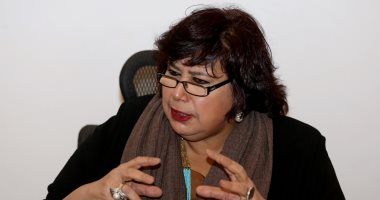 وزيرة الثقافة تشكل غرفة عمليات لمتابعة خطط نشر الوعى الصحى