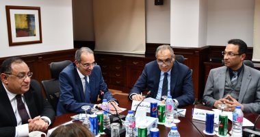 وزير الاتصالات يلتقى رئيس جامعة حلوان لبحث سبل التعاون فى مجال التحول الرقمى