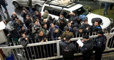 الاتحاد الأوروبى يوصى بعمل الصحفيين من المنزل وحمايتهم أثناء المظاهرات