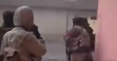 فيديو.. مرتزقة السراج يختبئون خلف مبنى بجنوب طرابلس خوفًا من الجيش الليبى