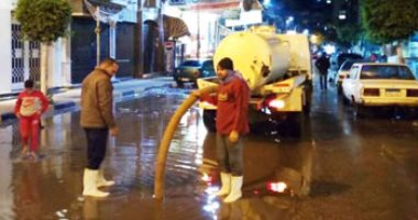 "معلومات الوزراء": جار التعامل مع الأمطار وتكدسات المرور.. و30 عربة شفط بطريق النصر