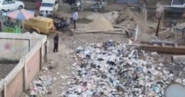 شكوى من تراكم القمامة فى شوارع دمنهور بجوار مدرسة السادات بالبحيرة