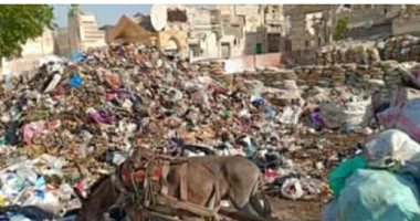 قارئ يشكو انتشار القمامة وعدم رصف الشوارع بمدينة الفسطاط الجديدة