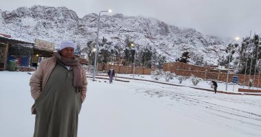فيديو وصور.. الثلوج تزين مدينة سانت كاترين فى جنوب سيناء