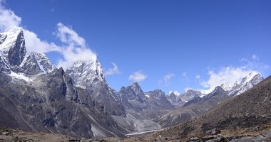 نيبال: فقدان 3 متسلقين سقطوا فى صدع جليدى بجبل "إيفرست"