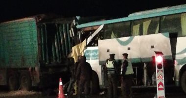 صور حادث تصادم أتوبيس بسيارة نقل فى بنى سويف ومصرع شخصين وإصابة 25
