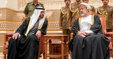 صور.. الشيخ محمد بن زايد يقدم العزاء فى وفاة السلطان قابوس بسلطنة عمان