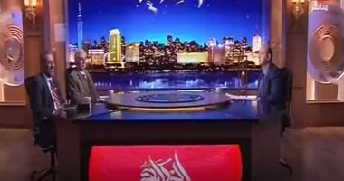 عمرو أديب يناقش أضرار السجائر الإلكترونية ومقارنتها بالتقليدية.. فيديو