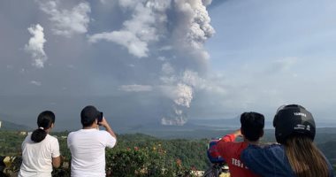 شاهد.. تصوير جوى يرصد ثوران بركان تال فى الفلبين