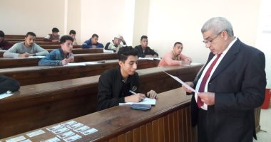 850 طالبا يؤدون امتحانات البرامج المميزة بـ"آداب طنطا"