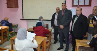 محافظ الدقهلية يتفقد لجان الامتحانات بمدرسة أحمد زويل الإعدادية فى المنصورة