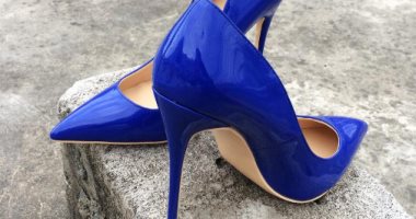 طرق مختلفة لإرتداء الحذاء الأزرق.. بيليق على كل حاجة