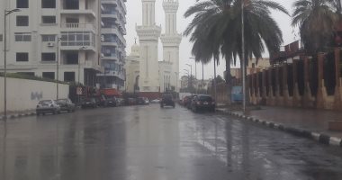 أمطار غزيرة على مدينتى بورسعيد وبورفؤاد.. والأحياء ترفع حالة الطورائ