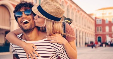 5  خطوات لاستعادة الرومانسية لحياتك الزوجية.. "اتعرفوا على بعض تانى"