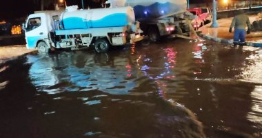 فيديو وصور.. عمليات إزالة المياه من شوارع مطروح بعد يوم أمطار غزيرة