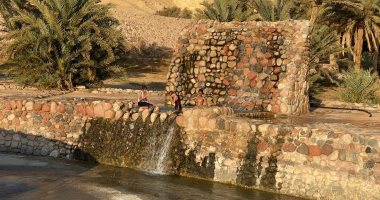 فيديو.. برلمانيون يستدعون وزير الآثار بسبب طفح الصرف في حمام موسى بسيناء