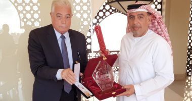 محافظ جنوب سيناء يكرم اللجنة الإماراتية المنظمة لمهرجان شرم الشيخ التراثي الدولي