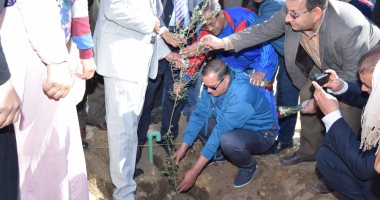 صور.. إطلاق مبادرة "هنجملها" لزراعة 500 شجرة مثمرة بجامعة سوهاج